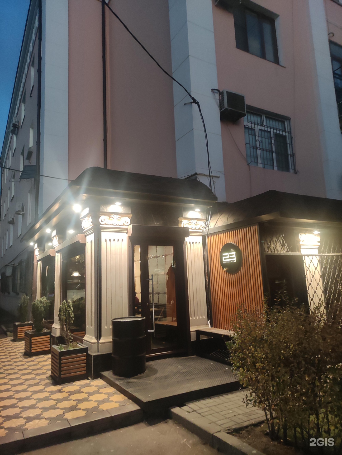 Вход в кофейню 23 на Советской, 21